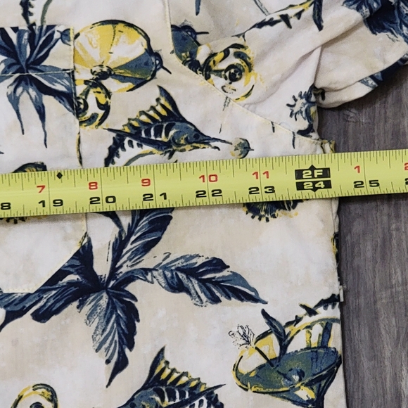 Columbia PFG Marlins and Martinis Print Short Sleeve Button Up Shirt - Picture 8 of 12